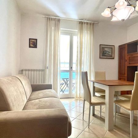 Sunset Boutique Apartment Marina di Massa Kültér fotó